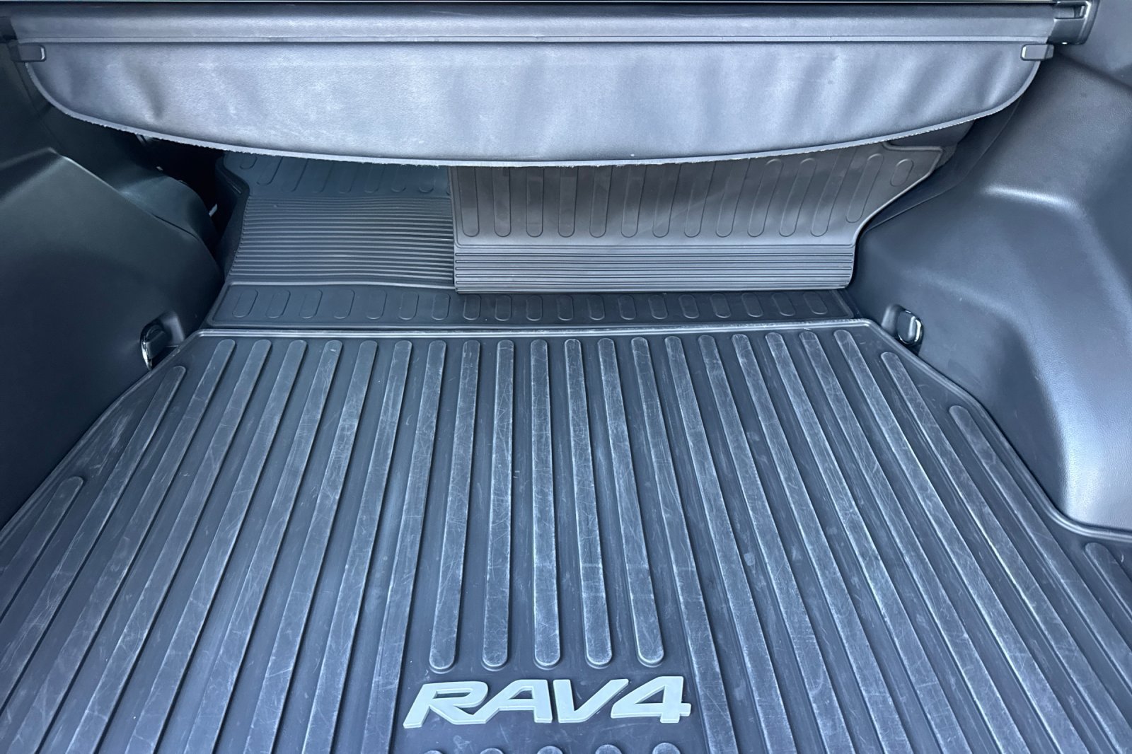 Used 2025 Toyota RAV4 XLE Premium w/ Weather Package FWD image 16