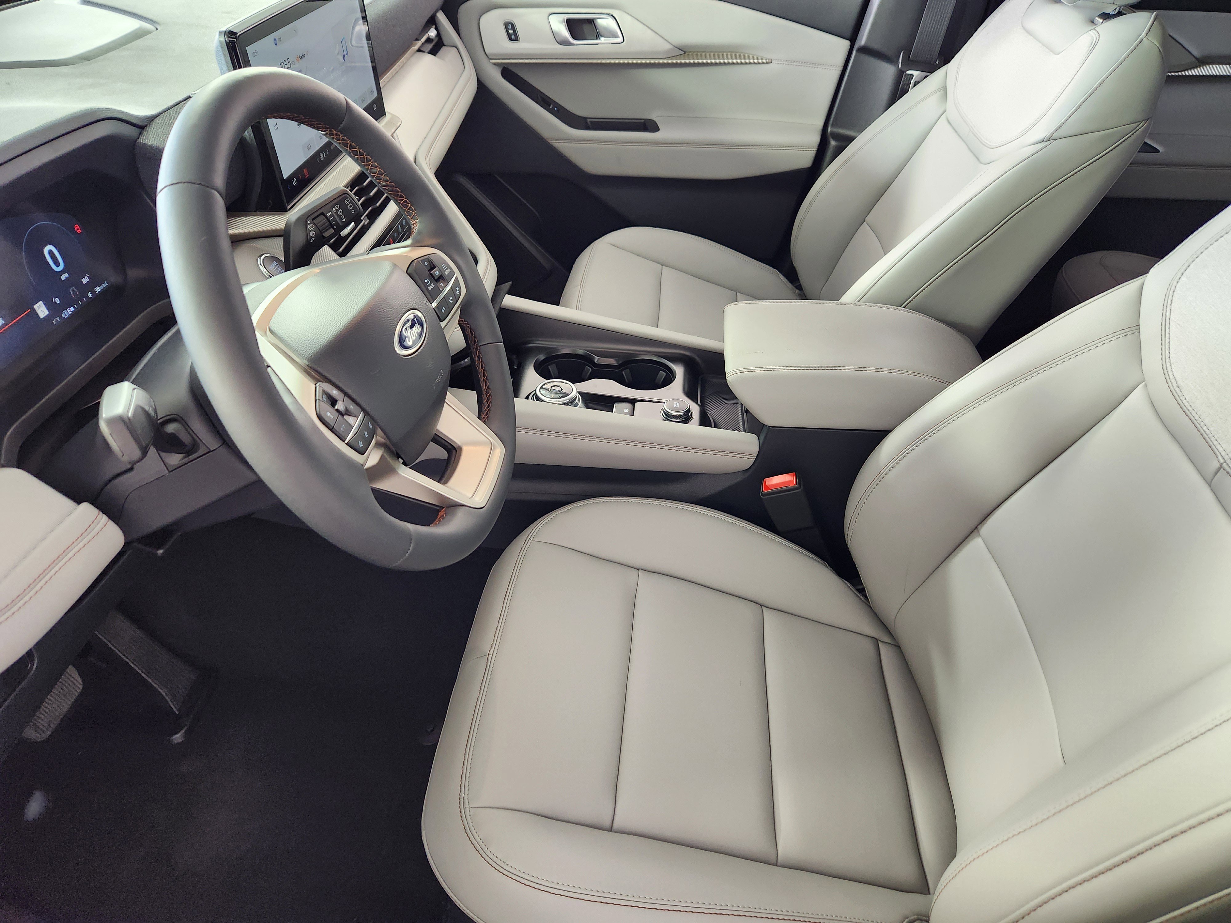 New 2025 Ford Explorer Active w/ Active Comfort Package image 10