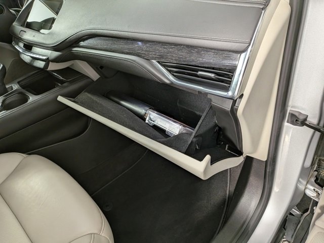 Used 2020 Cadillac XT4 Premium Luxury w/ Enhanced Visibility Package image 32