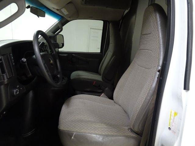 Used 2017 Chevrolet Express 3500 RWD image 17