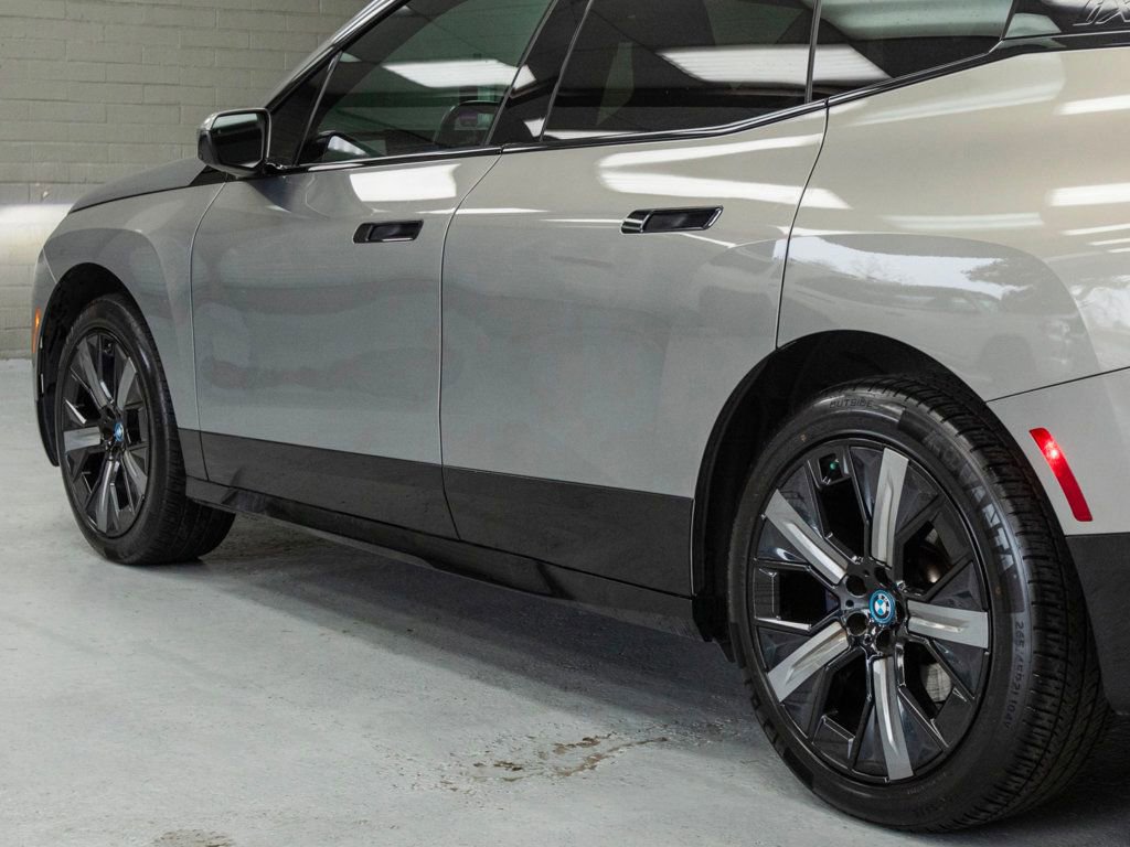 Used 2024 BMW iX xDrive50 w/ Sport Package AWD/4WD image 32