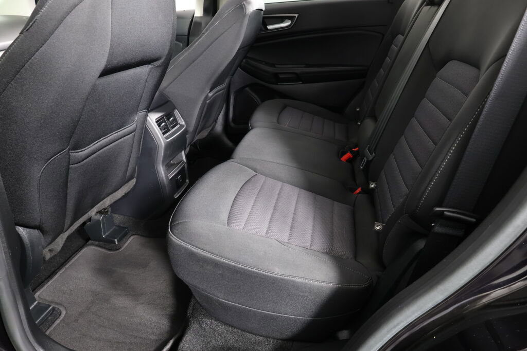Used 2020 Ford Edge SE image 17