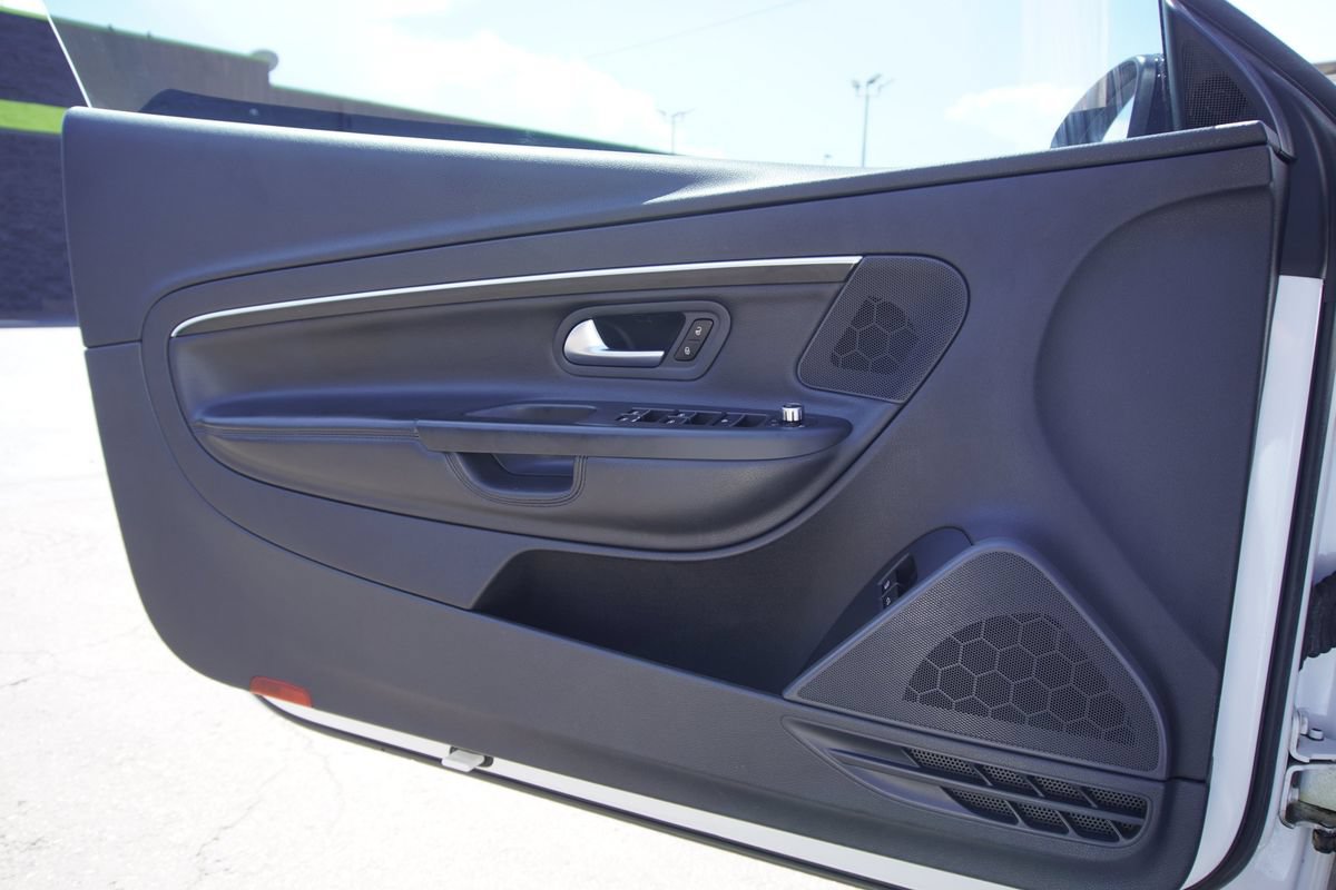 Used 2013 Volkswagen Eos FWD image 22