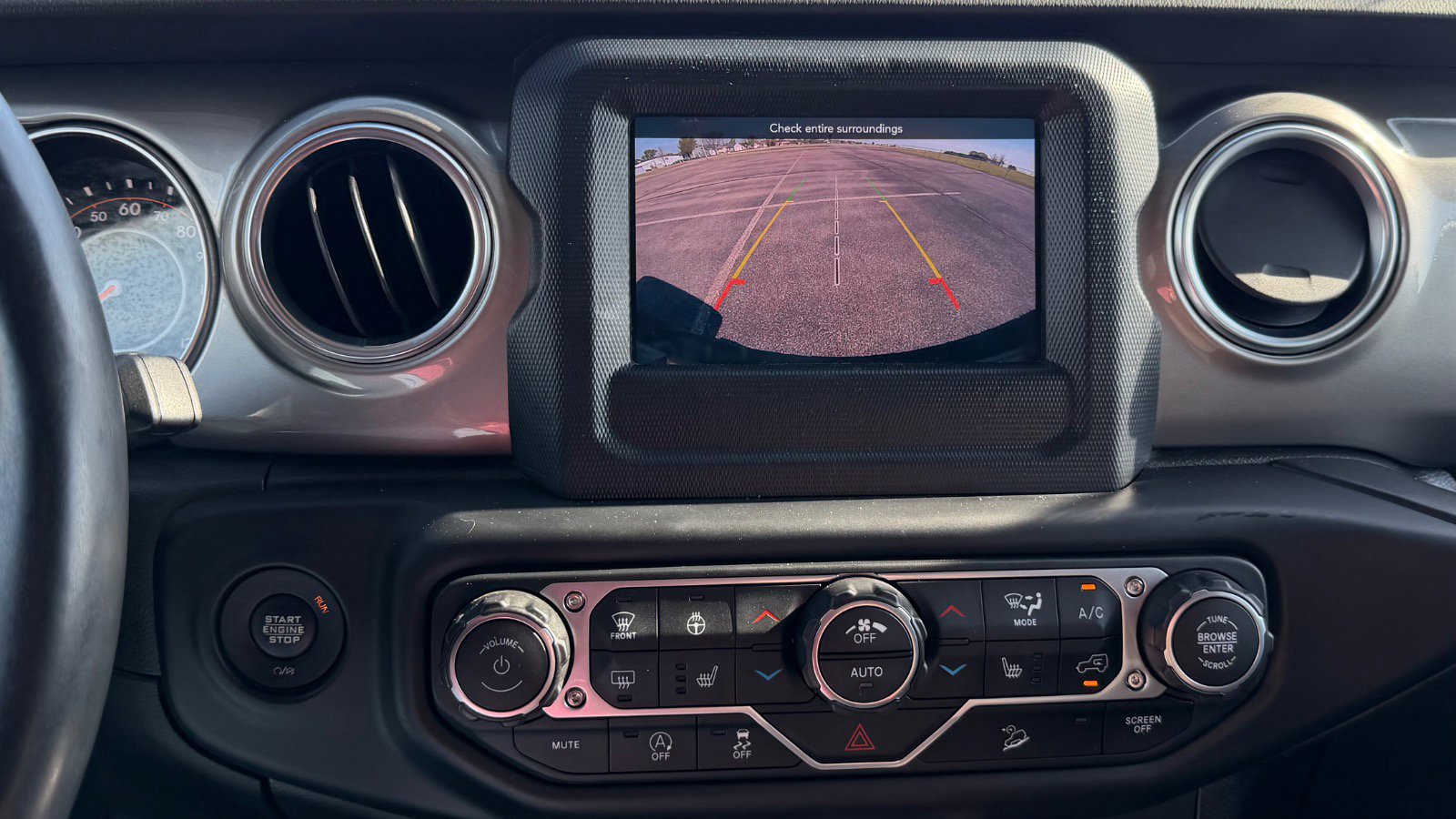 Used 2018 Jeep Wrangler Unlimited Sahara image 31