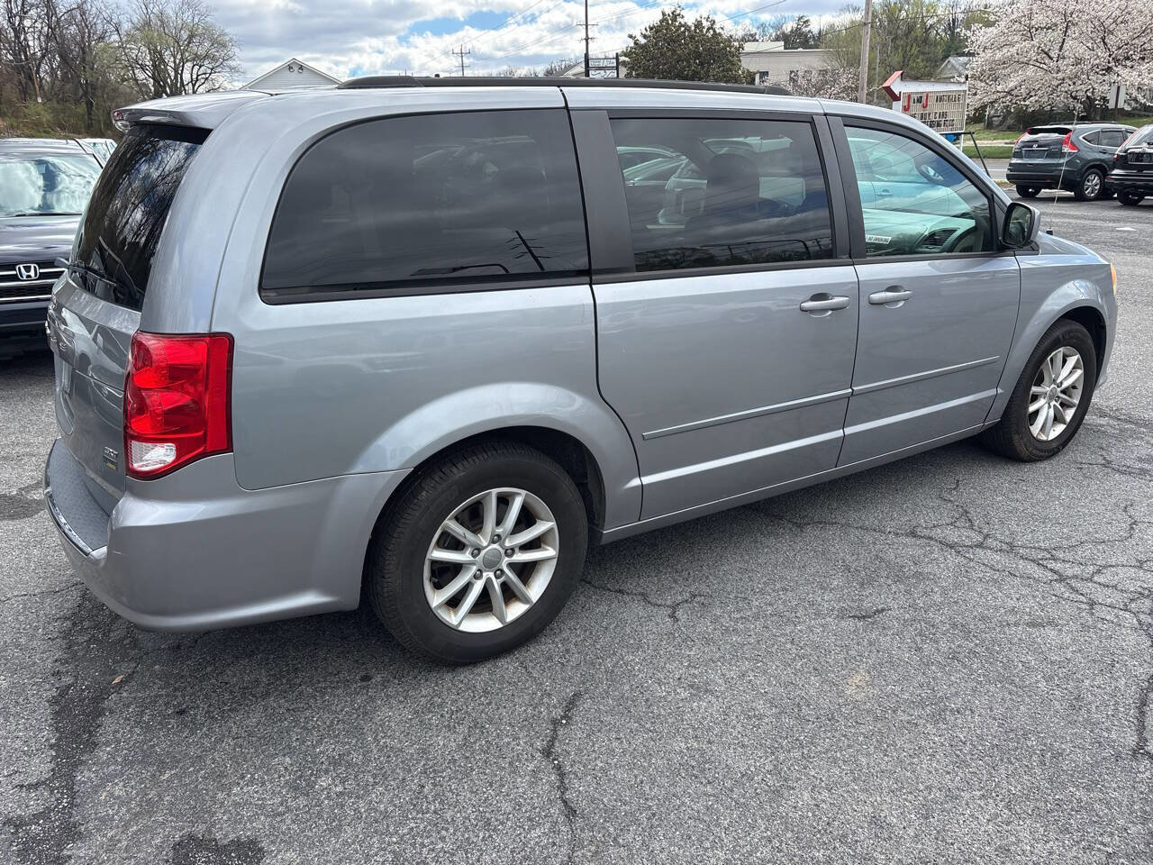 Used 2014 Dodge Grand Caravan SXT image 9
