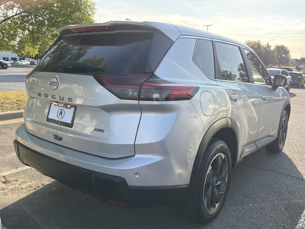 Used 2025 Nissan Rogue SV AWD/4WD image 4