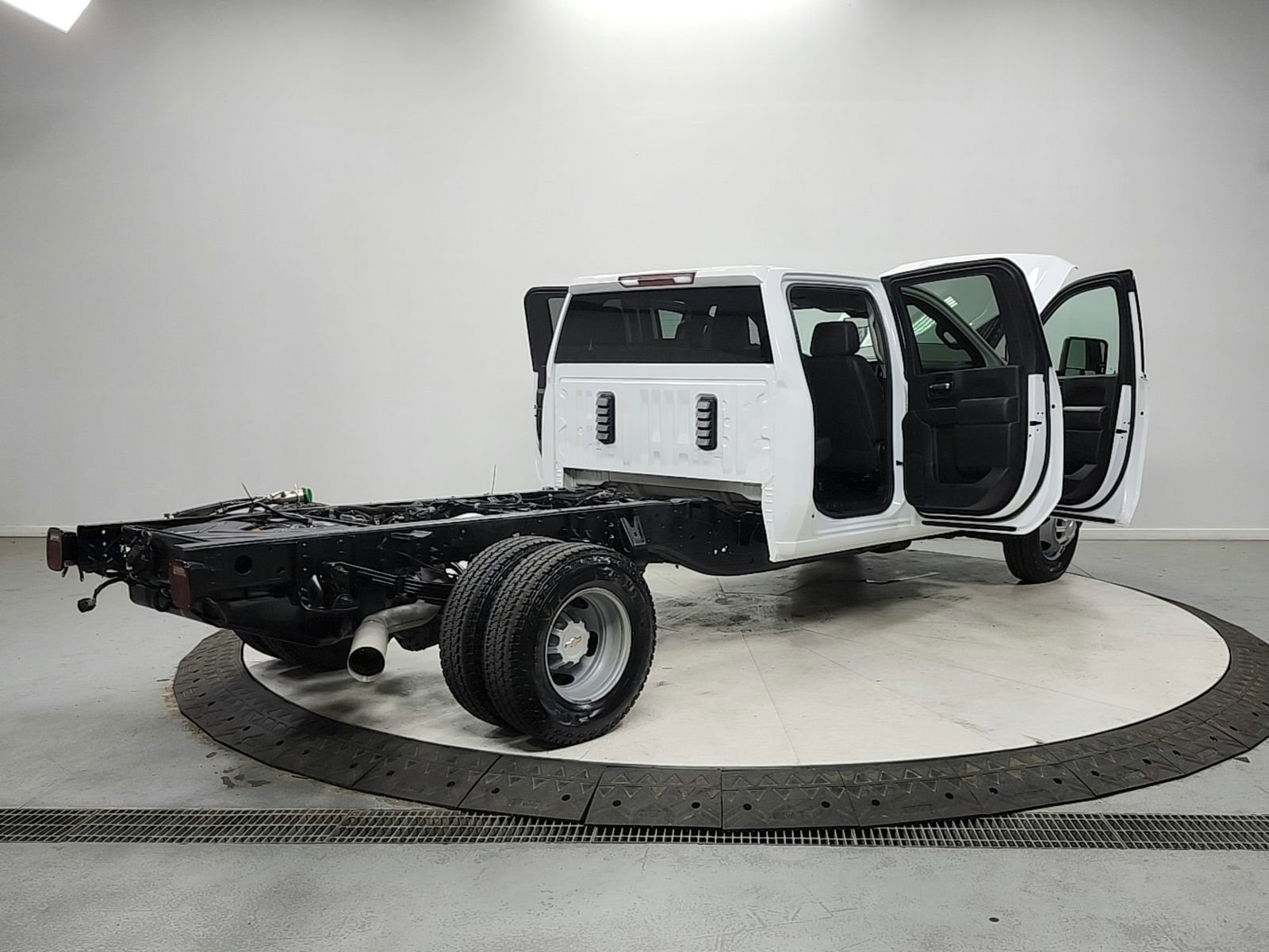 Used 2024 Chevrolet Silverado 3500 W/T w/ WT Convenience Package image 15