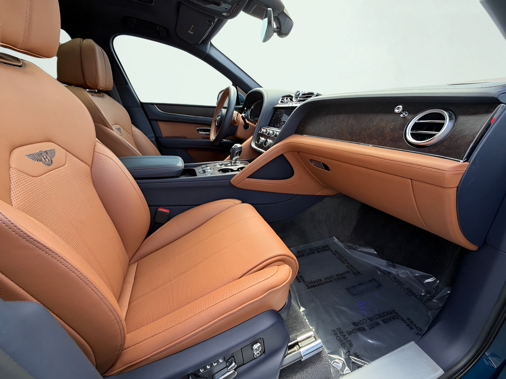 Used 2023 Bentley Bentayga AWD/4WD image 53