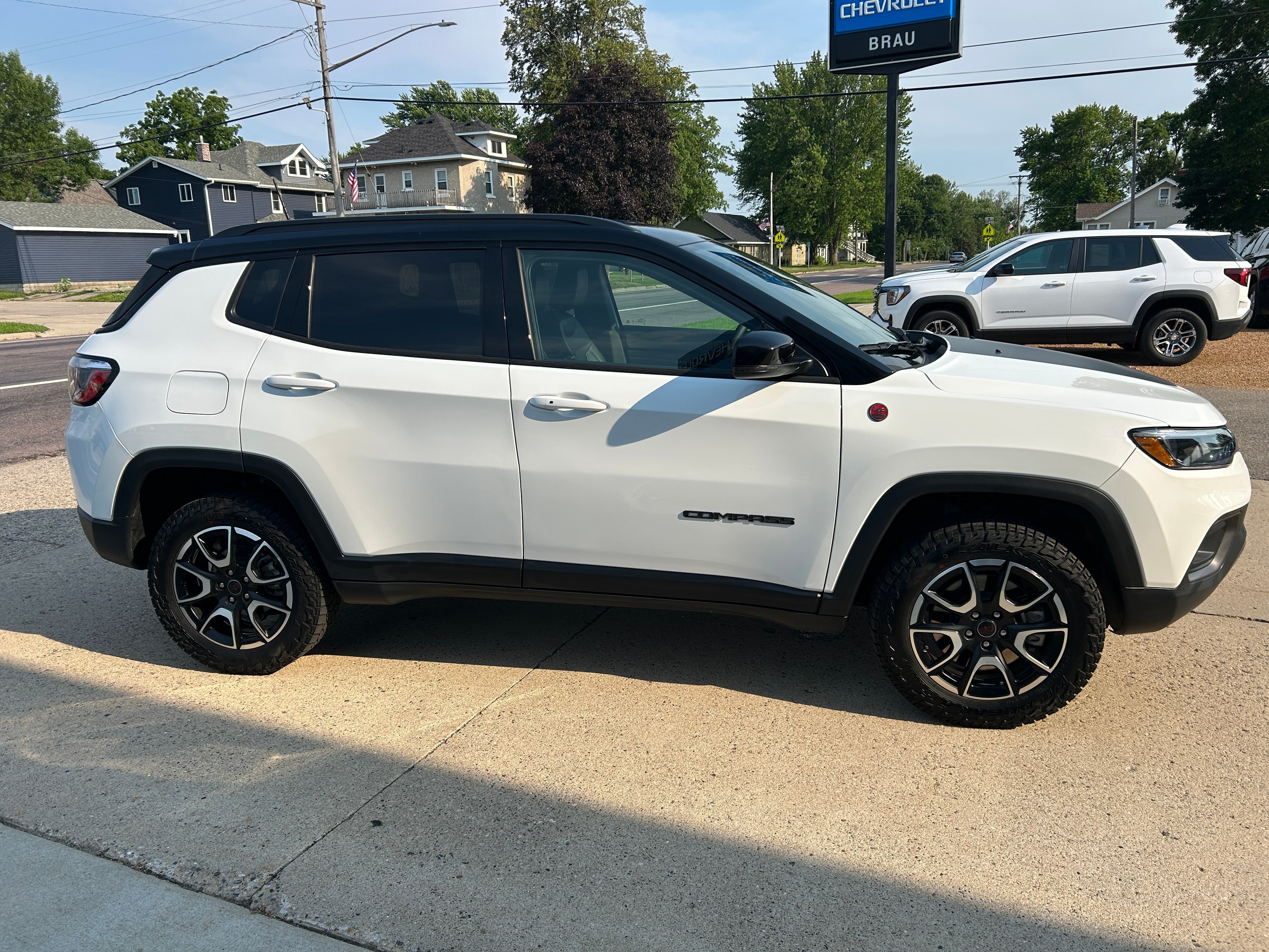 Used 2025 Jeep Compass Trailhawk AWD/4WD image 5
