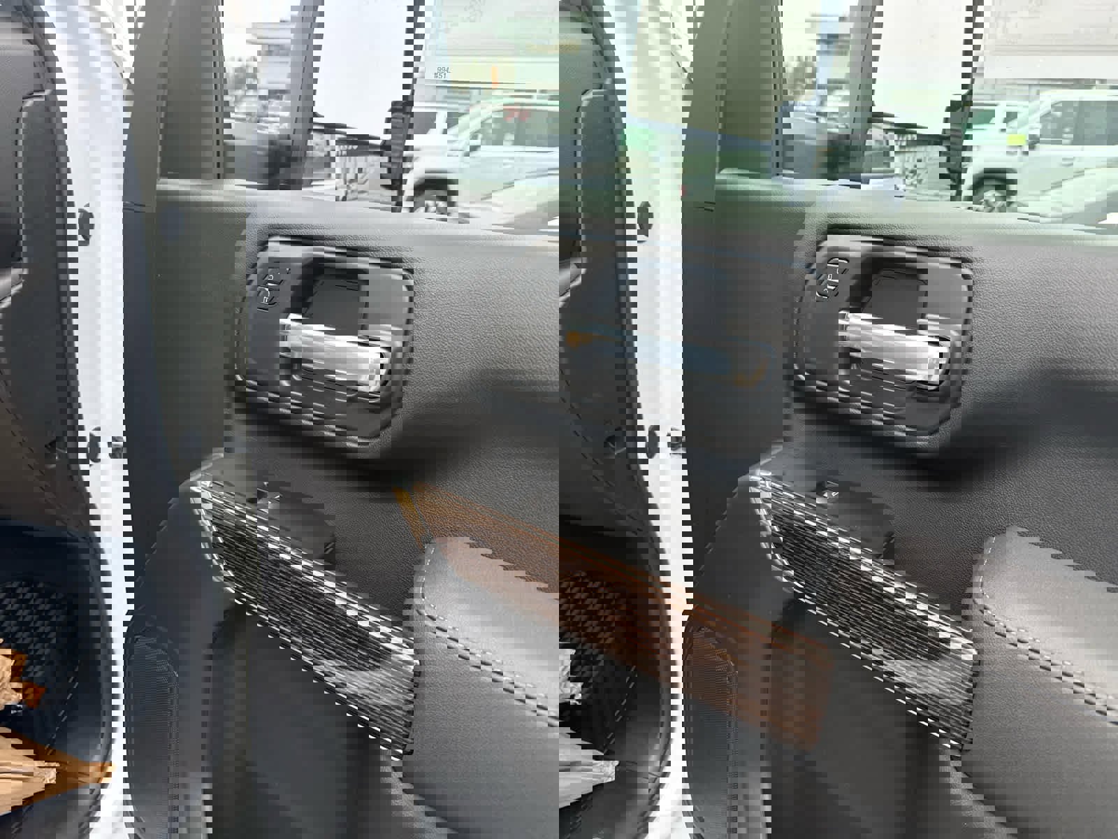 New 2026 GMC Sierra 3500 SLE w/ SLE Convenience Package image 12