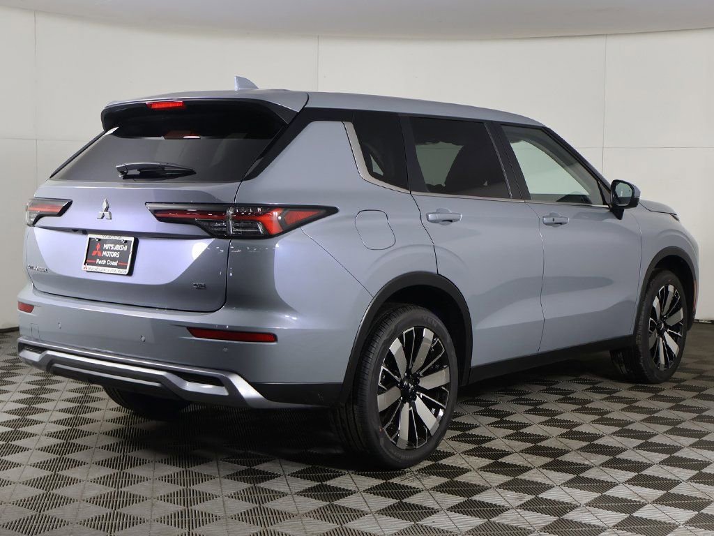 New 2026 Mitsubishi Outlander SE image 12