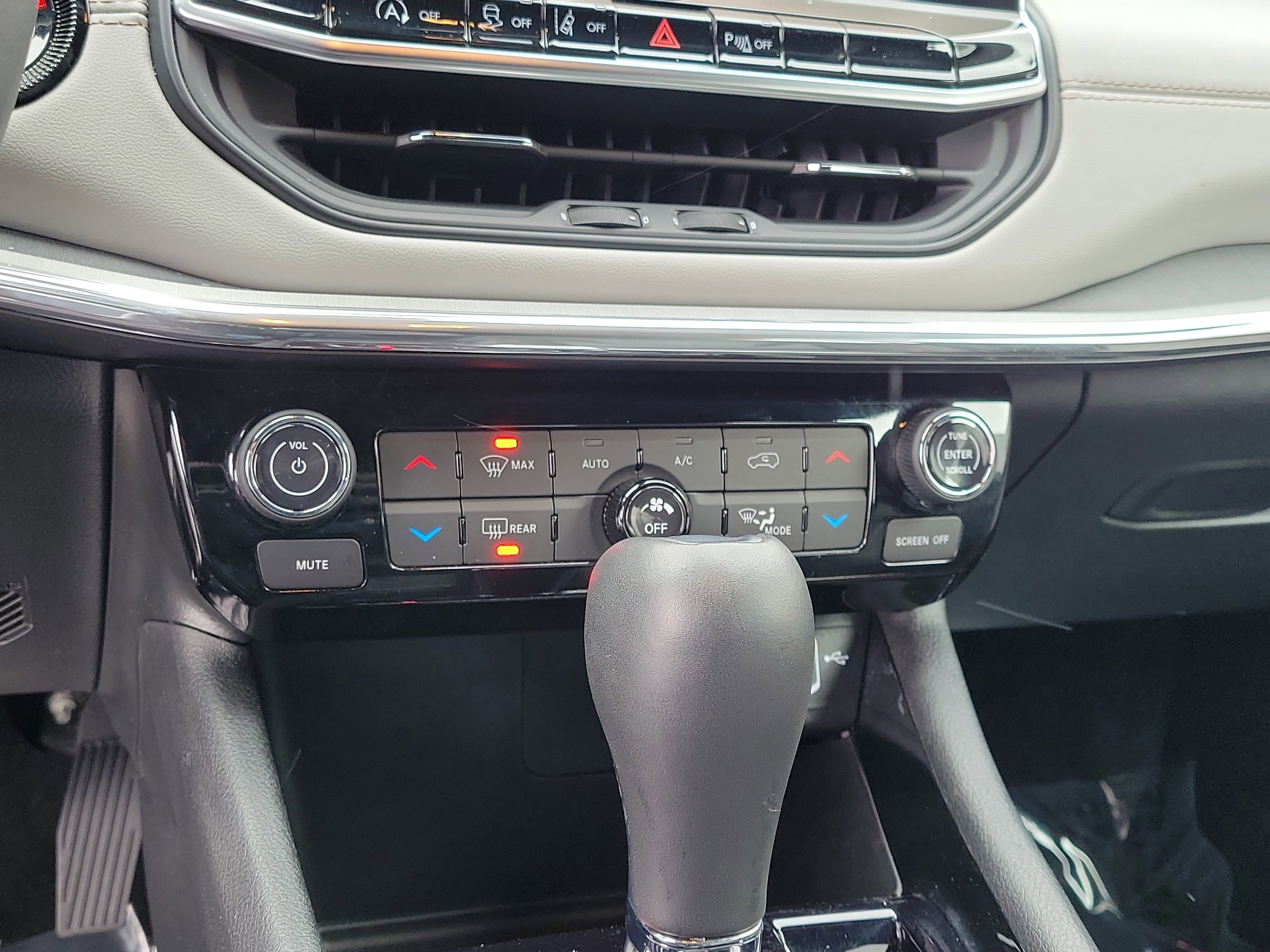 Used 2024 Jeep Compass Limited image 27