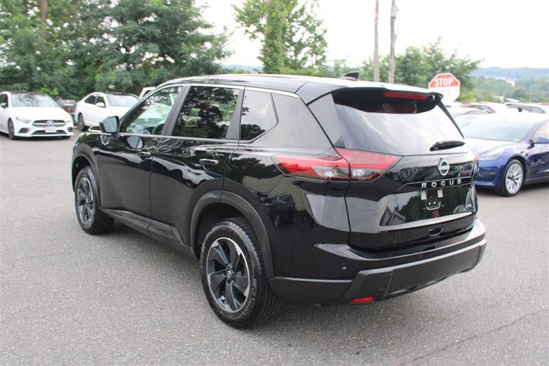 Used 2025 Nissan Rogue SV AWD/4WD image 6