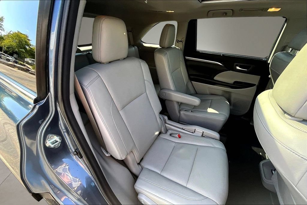Used 2018 Toyota Highlander Limited Platinum AWD/4WD image 25