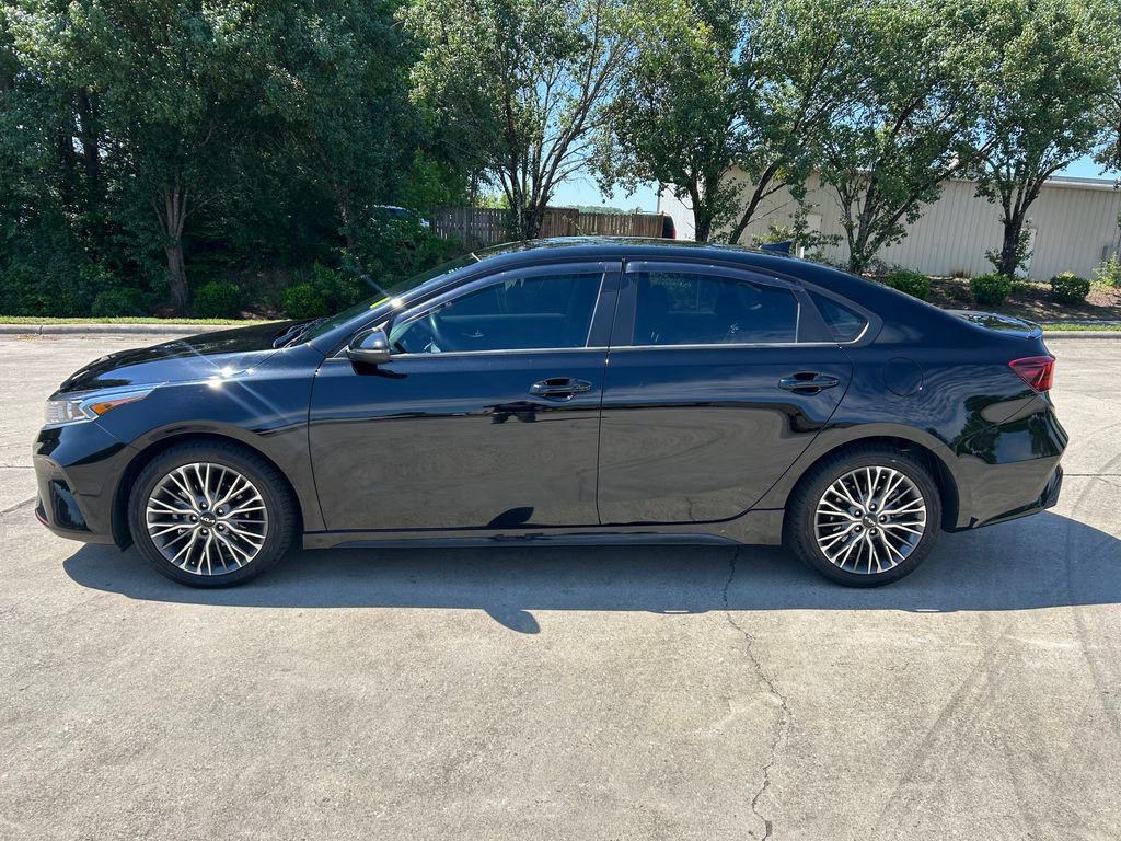 Used 2023 Kia Forte GT-Line w/ GT-Line Technology Package FWD image 2