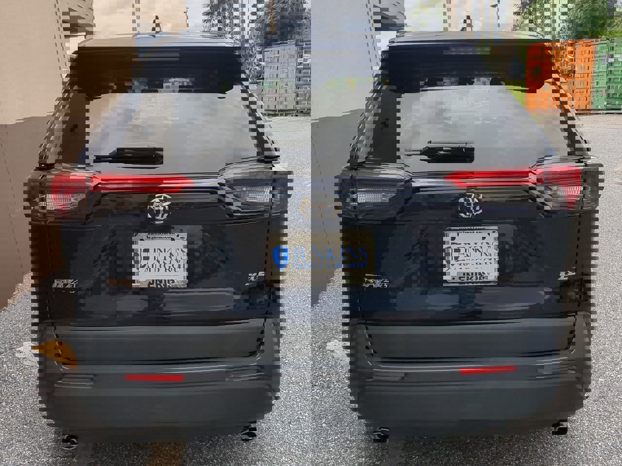 Used 2020 Toyota RAV4 XLE Premium image 5