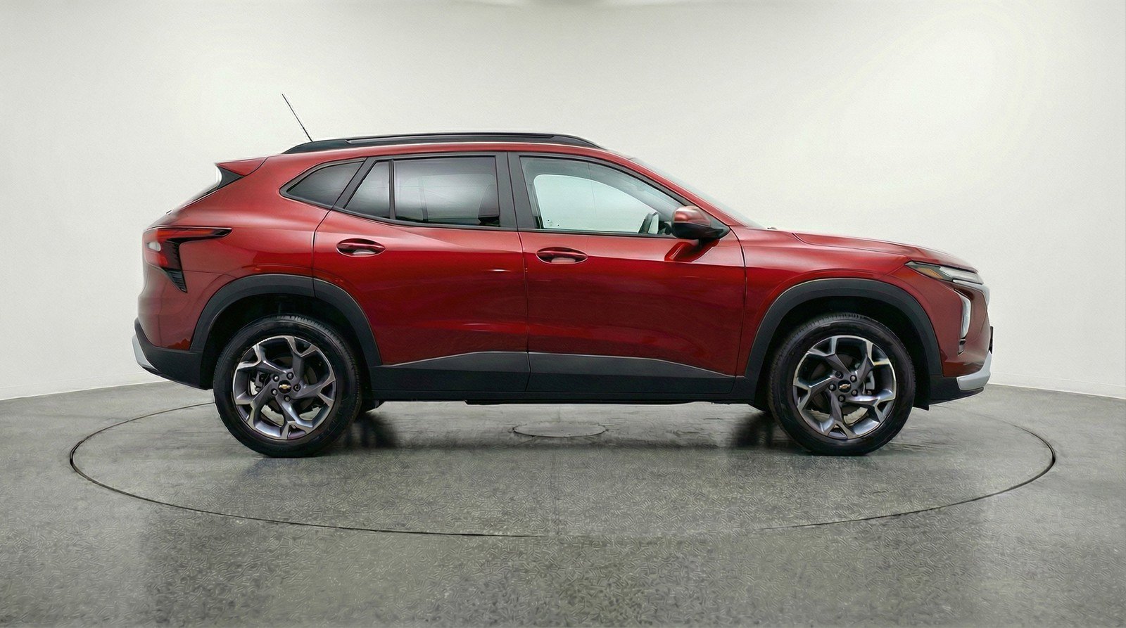 Used 2025 Chevrolet Trax LT w/ LT Convenience Package FWD image 11