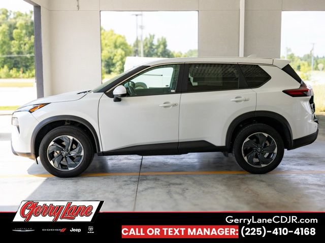 Used 2025 Nissan Rogue SV AWD/4WD image 4