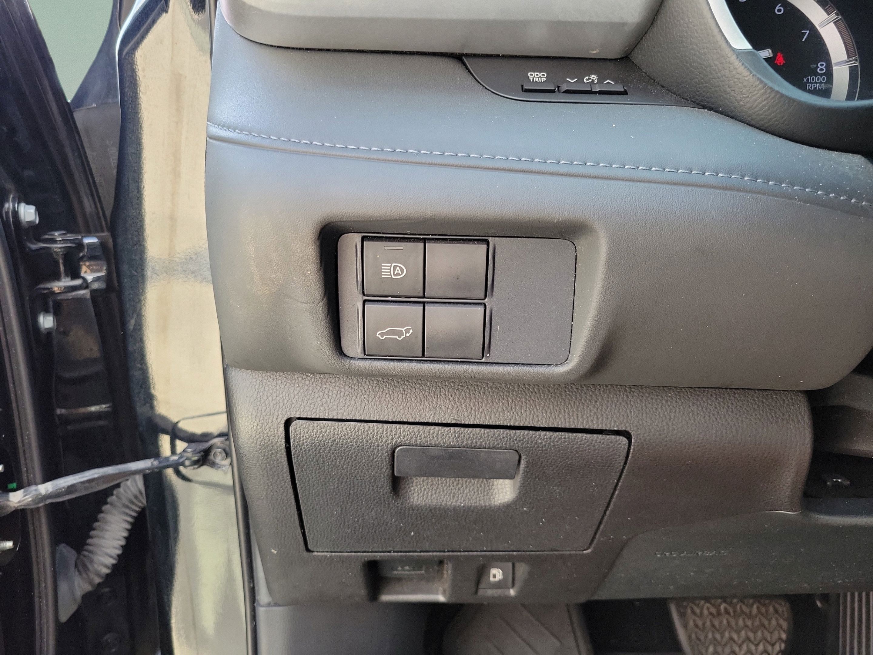 Used 2021 Toyota Highlander XLE AWD/4WD image 25