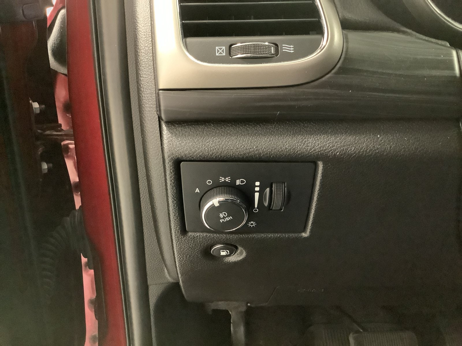 Used 2021 Jeep Grand Cherokee Laredo w/ Security & Convenience Group RWD image 20
