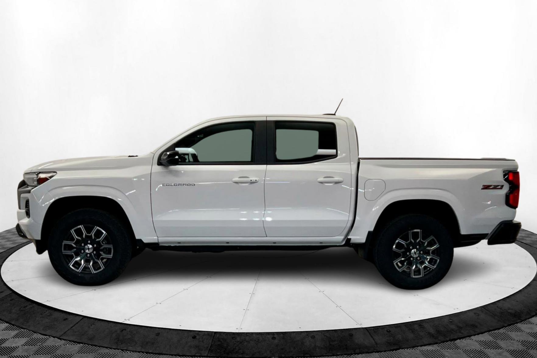 New 2025 Chevrolet Colorado Z71 w/ Z71 Convenience Package 2 AWD/4WD image 2