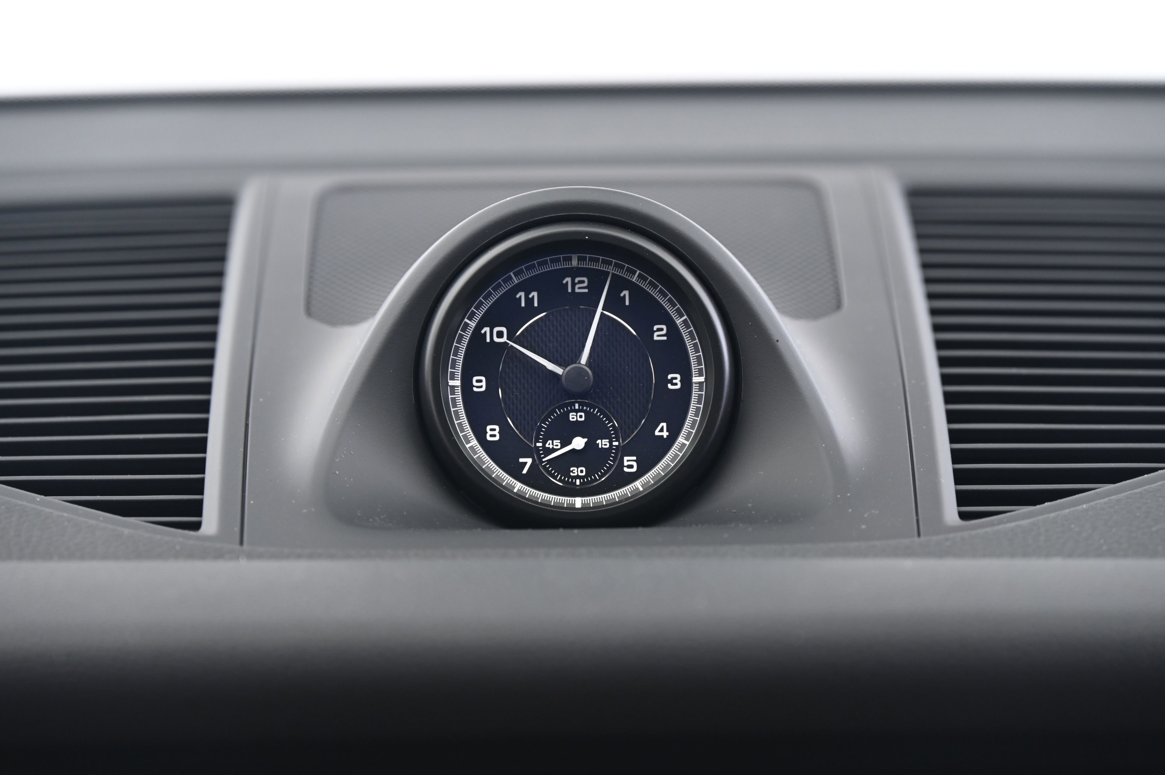 Certified 2025 Porsche Macan image 32