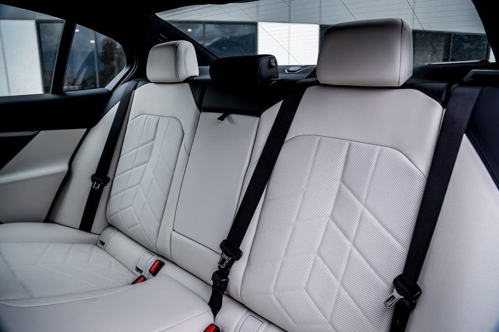 Used 2026 BMW 530i xDrive w/ M Sport Package image 24