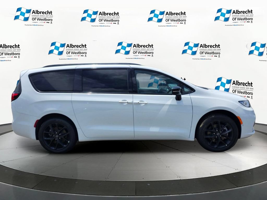 New 2026 Chrysler Pacifica Select w/ S Appearance Package AWD/4WD image 6