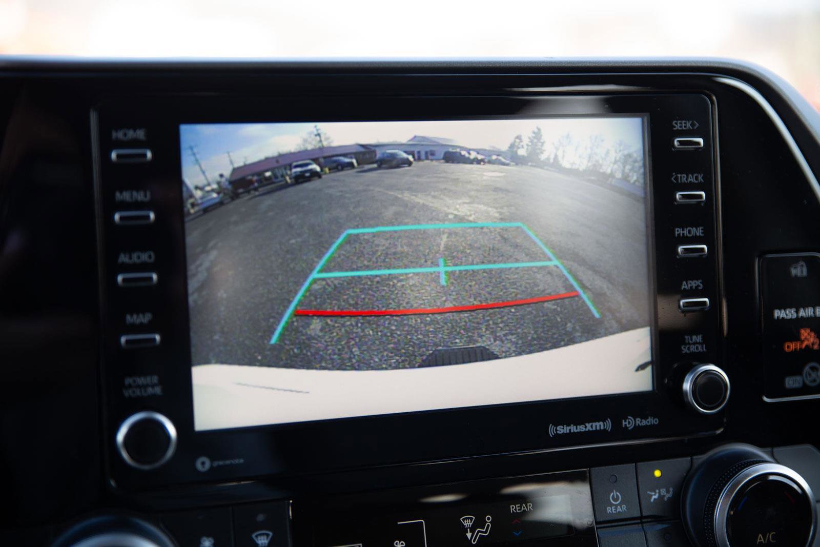 Used 2020 Toyota Highlander LE image 18