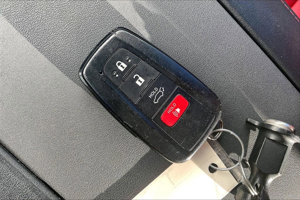 Used 2023 Toyota Highlander L image 13