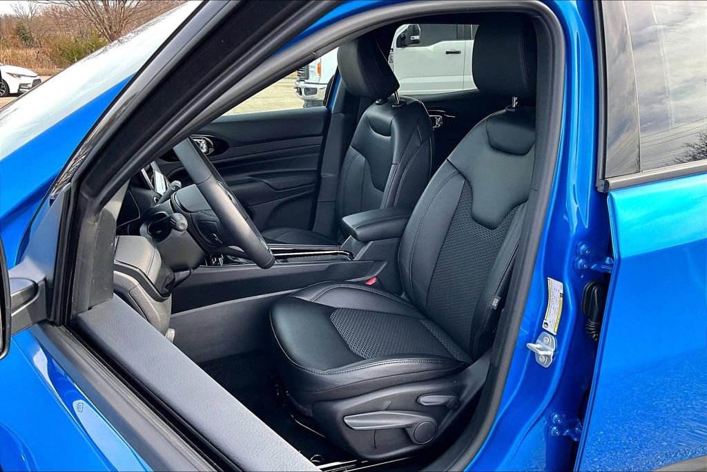 New 2026 Jeep Compass Latitude image 9