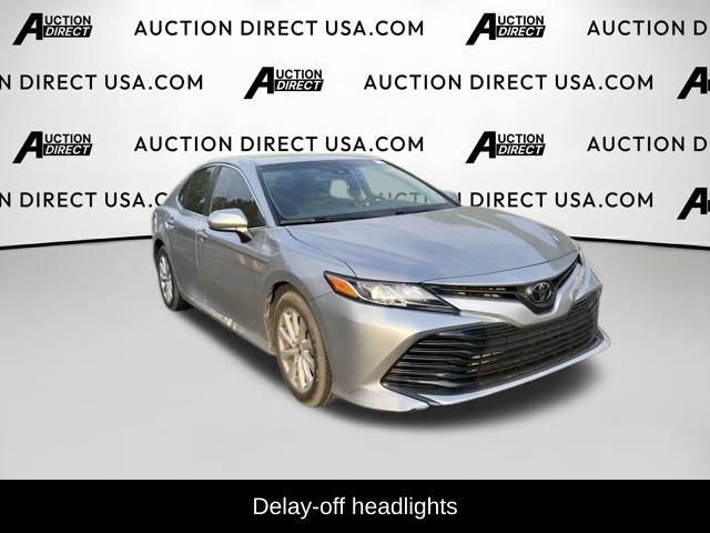 Used 2018 Toyota Camry LE FWD image 5