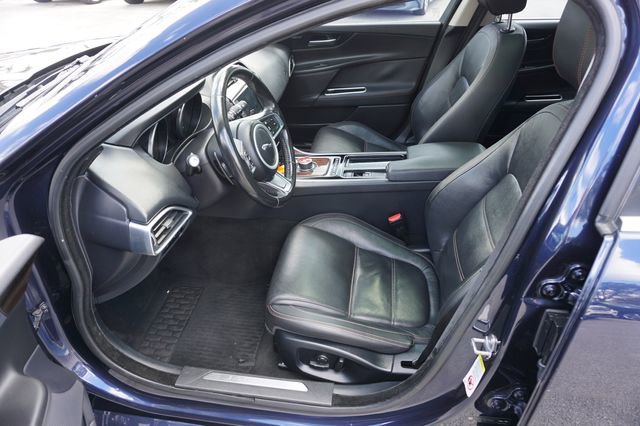 Used 2018 Jaguar XE Prestige image 25