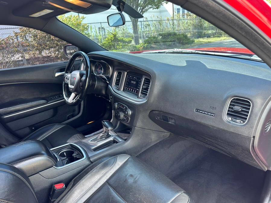 Used 2019 Dodge Charger SXT w/ Leather Interior Group image 19