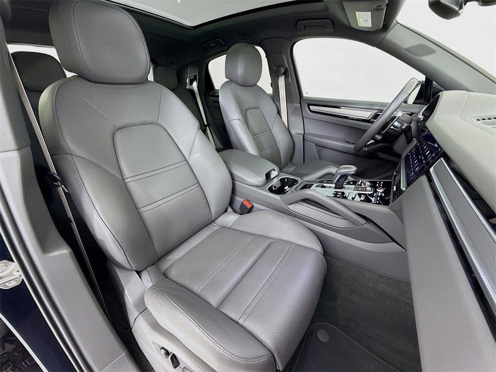 Certified 2023 Porsche Cayenne Platinum Edition image 30