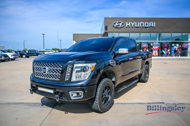 Used 2017 Nissan Titan SL RWD image 1