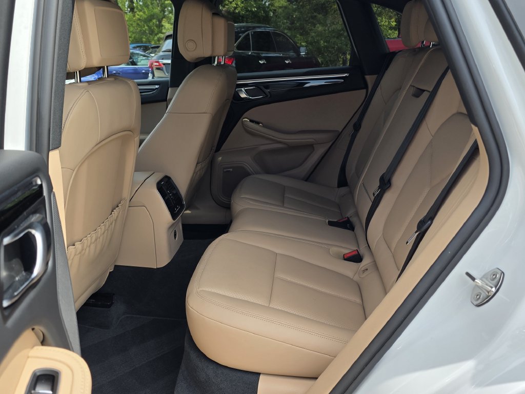 Certified 2024 Porsche Macan Turbo AWD/4WD image 28