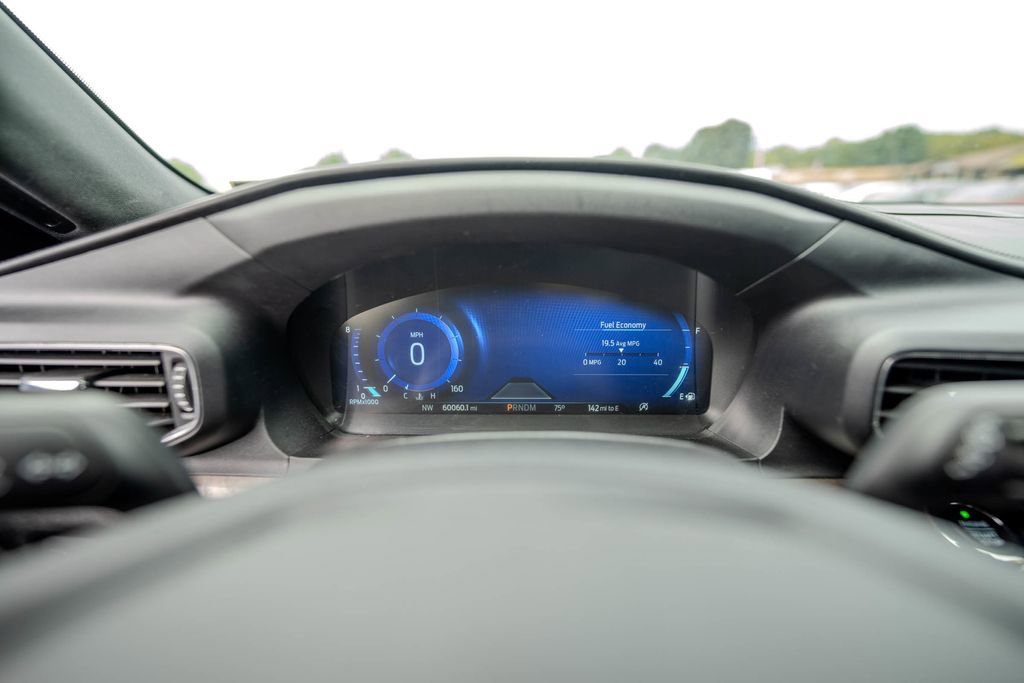 Used 2020 Ford Explorer Platinum w/ Premium Technology Package image 16
