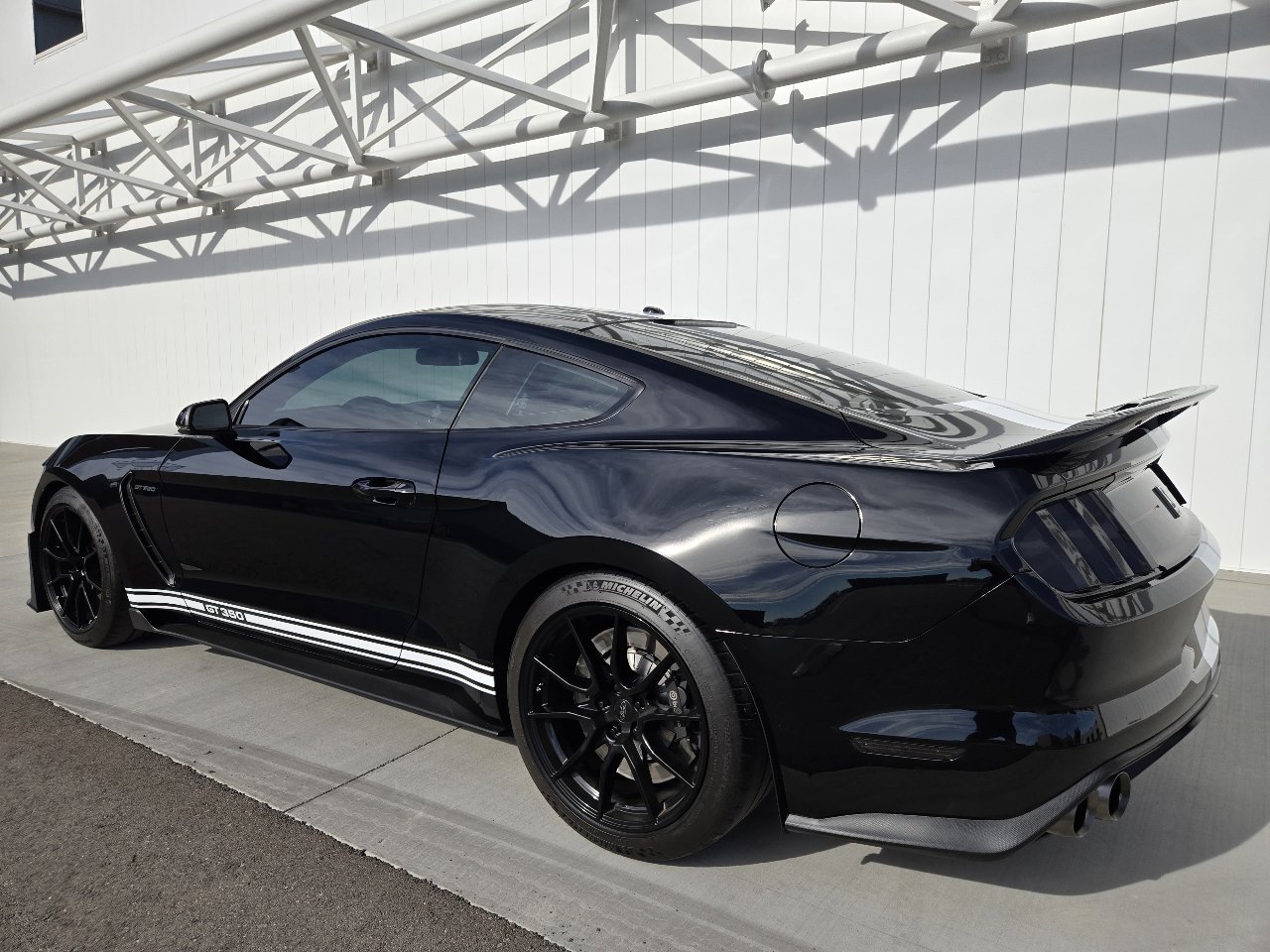 Used 2019 Ford Mustang Shelby GT350 w/ Technology Package image 10