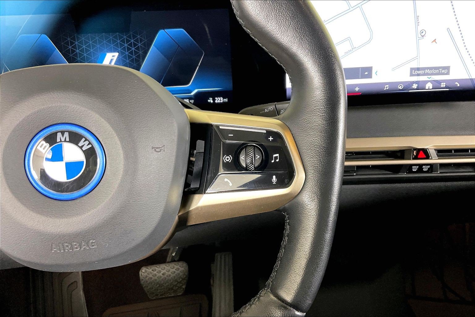 Certified 2024 BMW iX xDrive50 w/ Sport Package AWD/4WD image 17