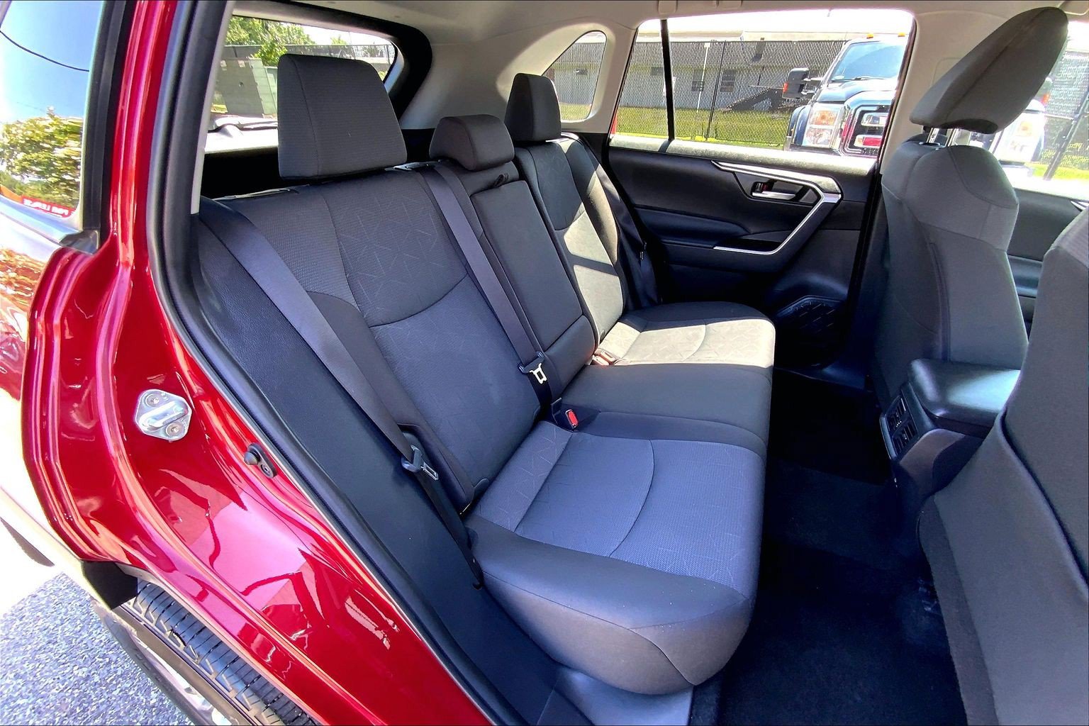 Used 2025 Toyota RAV4 XLE AWD/4WD image 31
