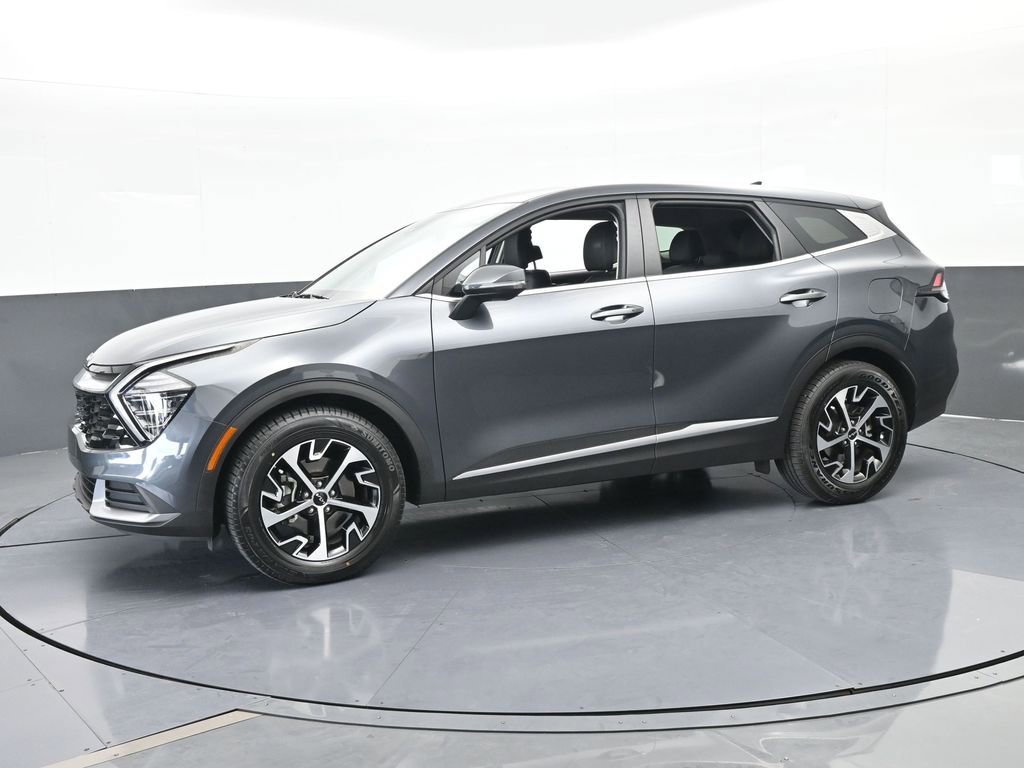 Used 2024 Kia Sportage EX image 2