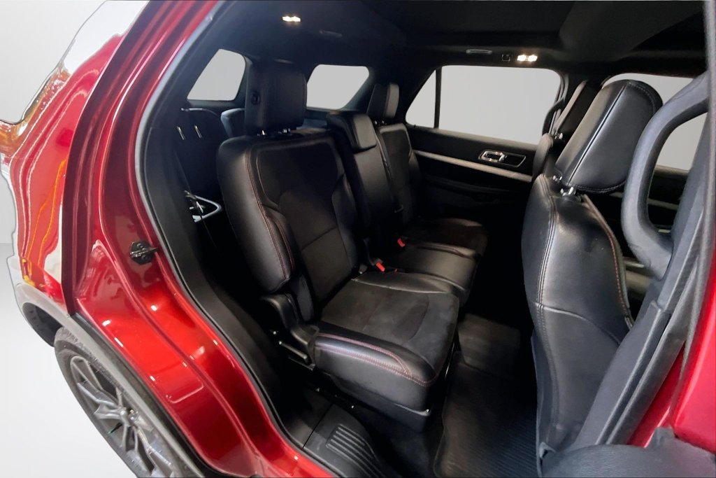 Used 2018 Ford Explorer XLT w/ XLT Appearance Package AWD/4WD image 24