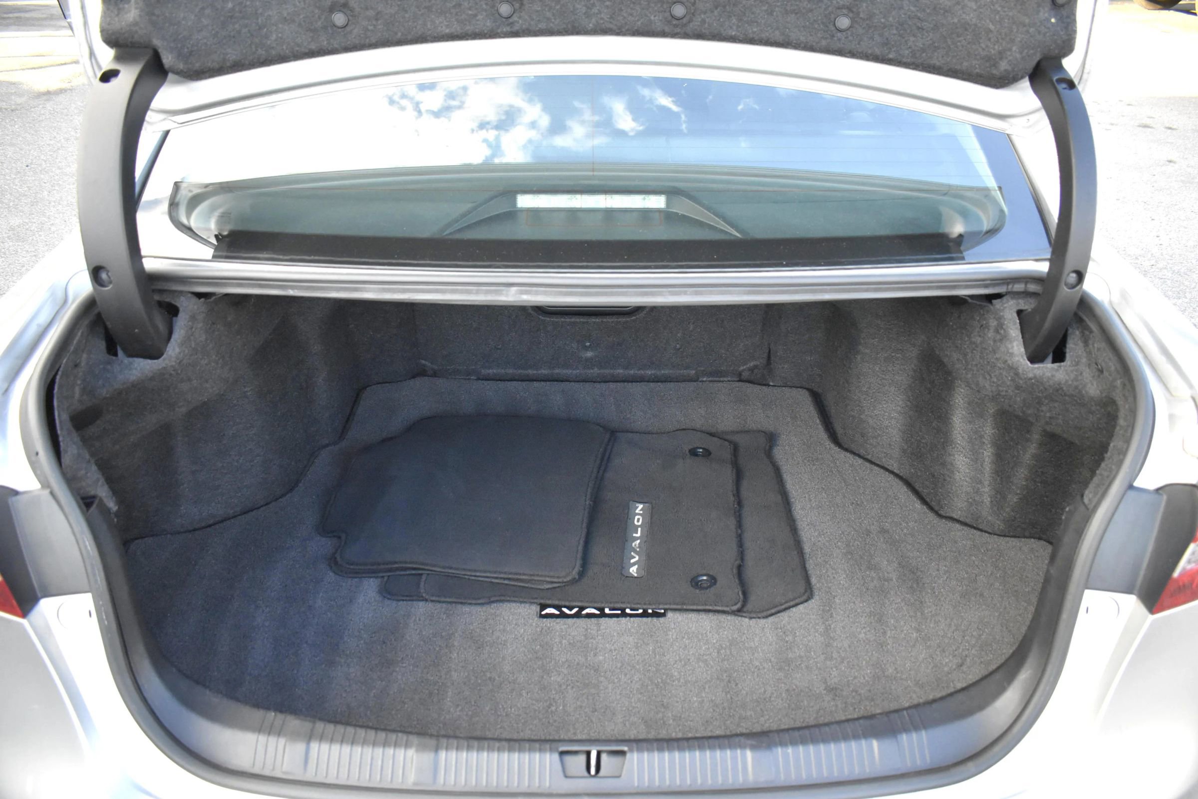 Used 2018 Toyota Avalon XLE image 26