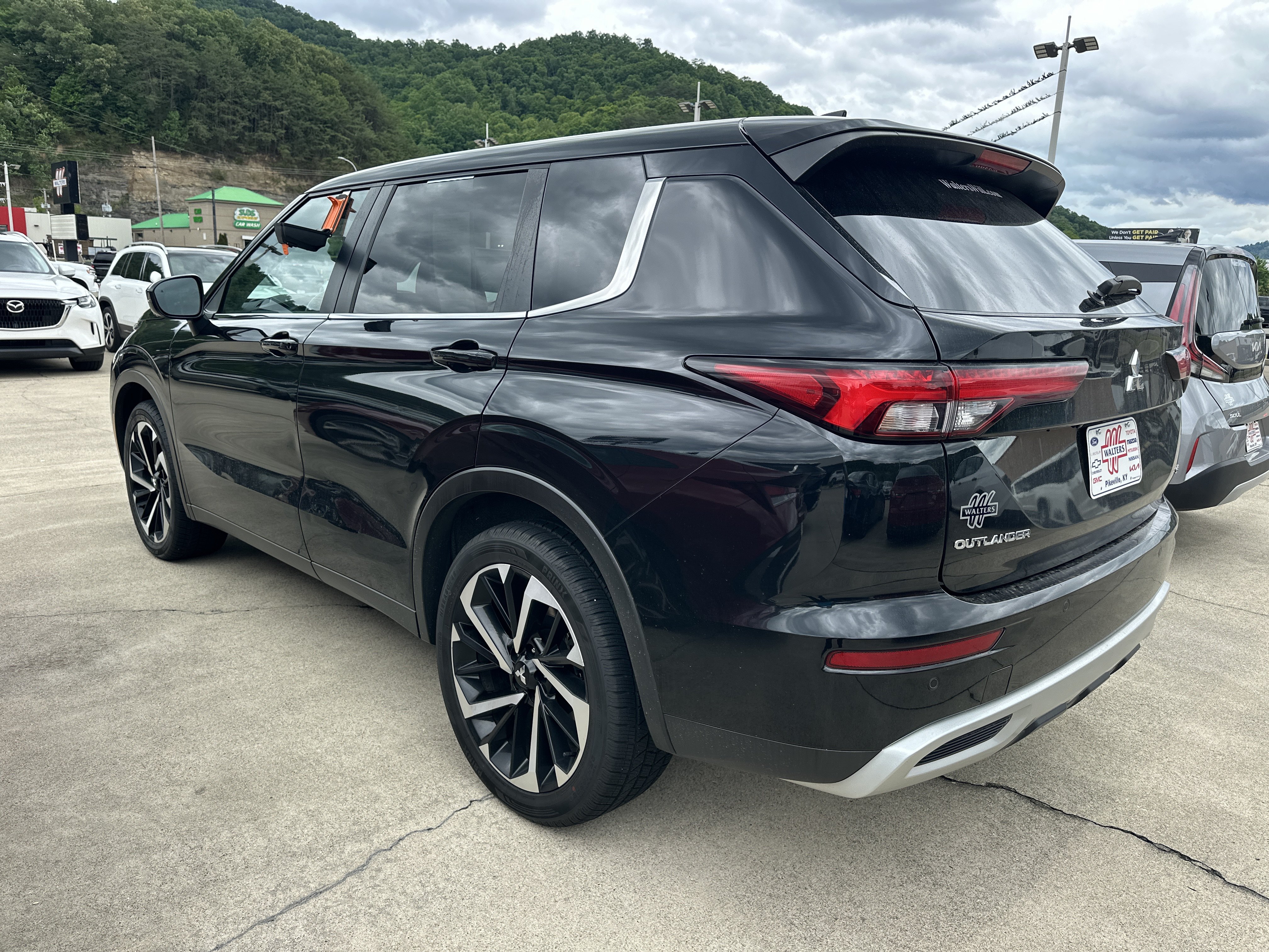 Used 2024 Mitsubishi Outlander SE AWD/4WD image 5
