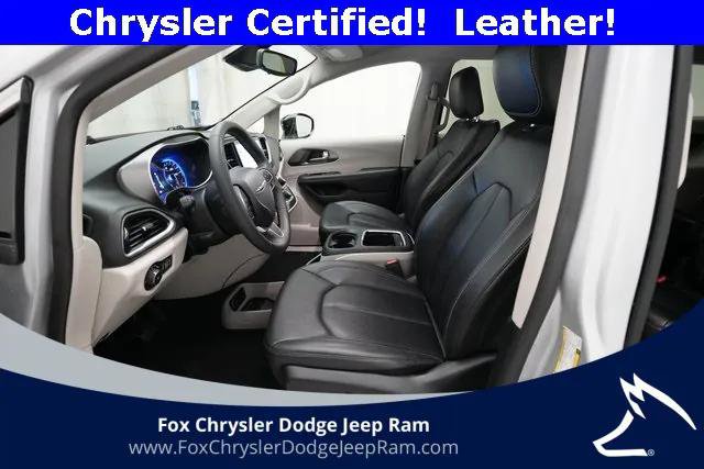 Certified 2024 Chrysler Pacifica Touring-L image 7
