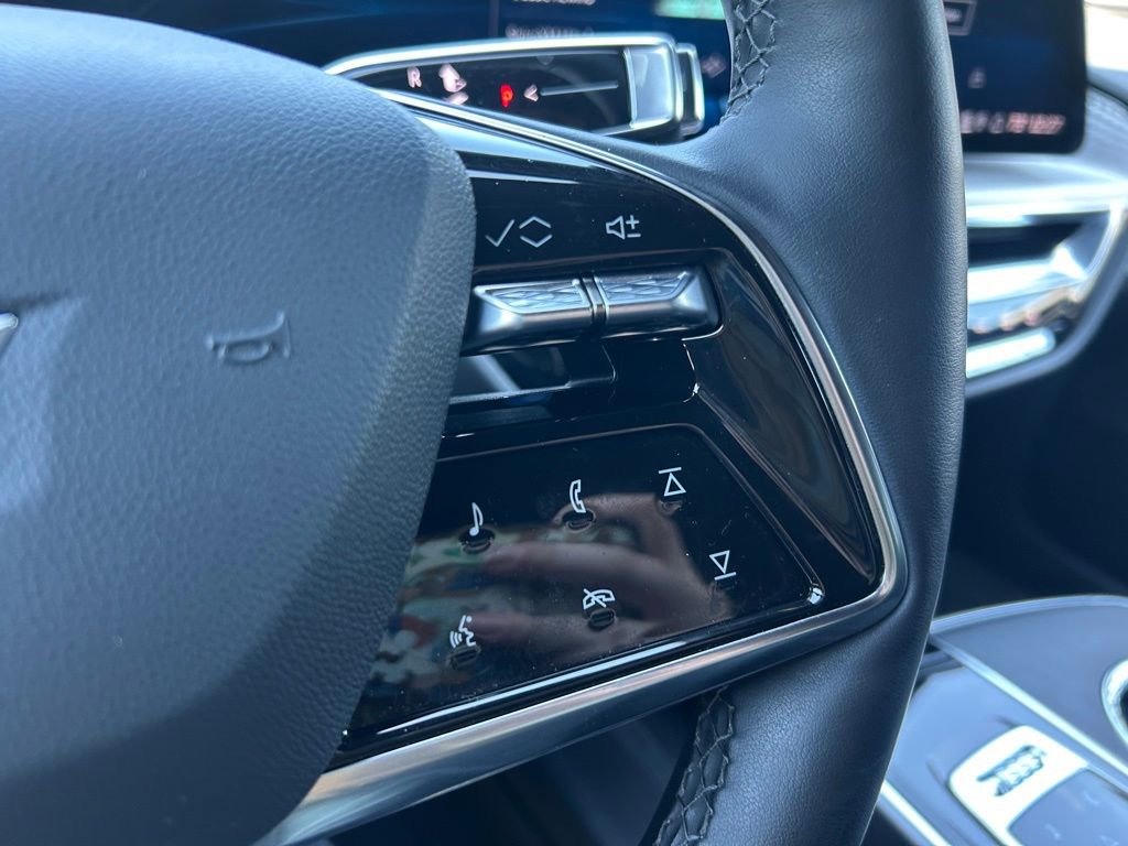 Used 2023 Cadillac Lyriq 2WD image 26