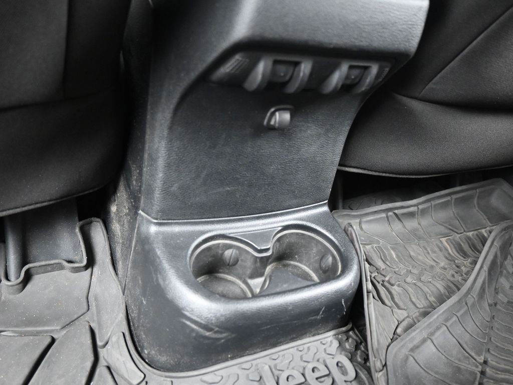 Used 2014 Jeep Wrangler Unlimited Rubicon image 35