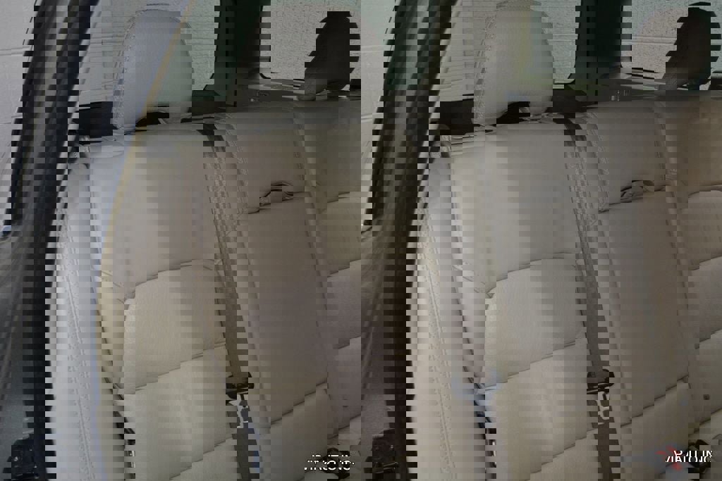 Used 2010 Volvo XC70 3.2 image 22