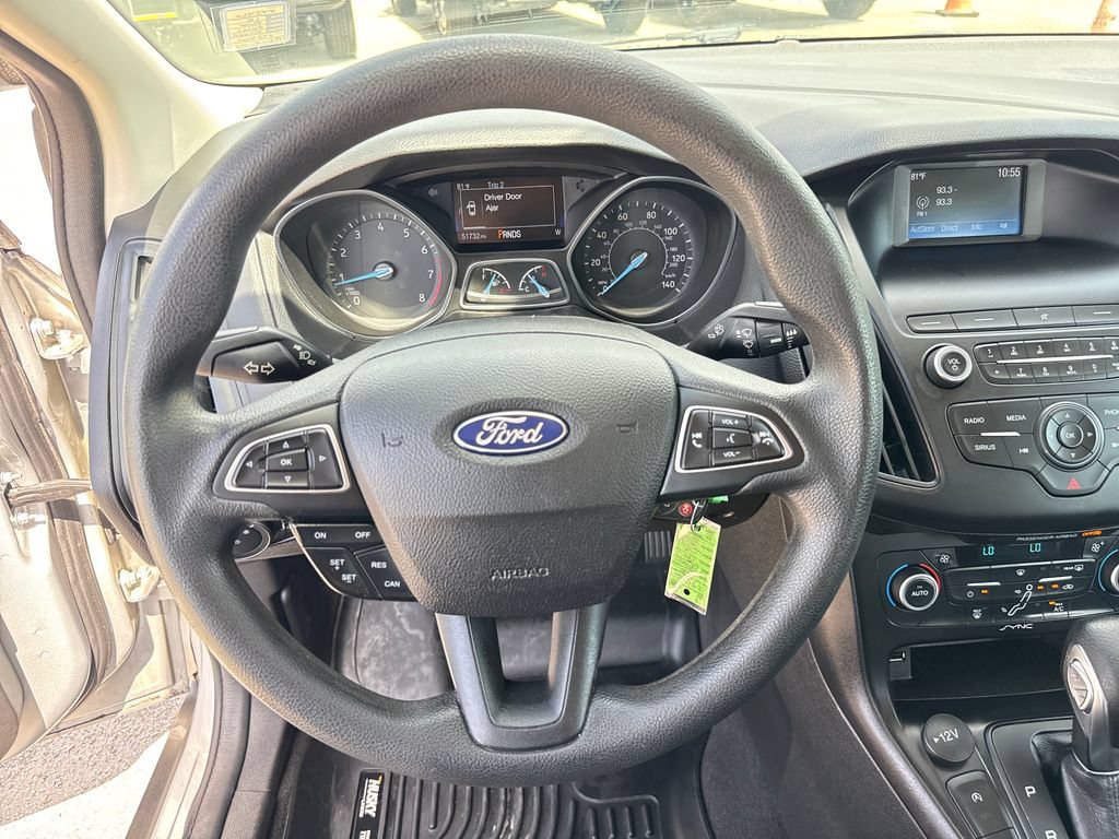 Certified 2018 Ford Focus SE w/ SE Appearance Package FWD image 15